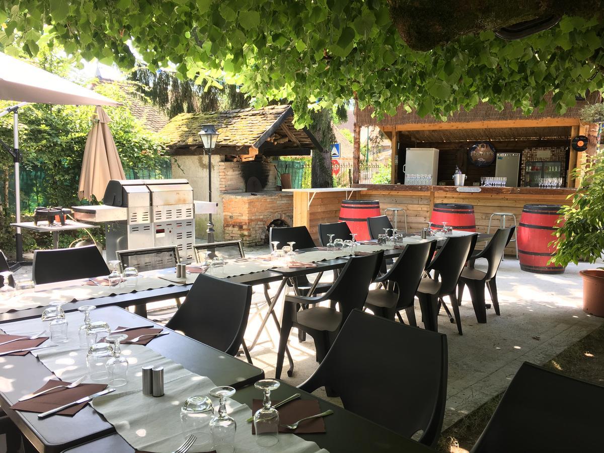 Le Relais Des Vieilles Postes Hotel Les Avenières Exterior foto