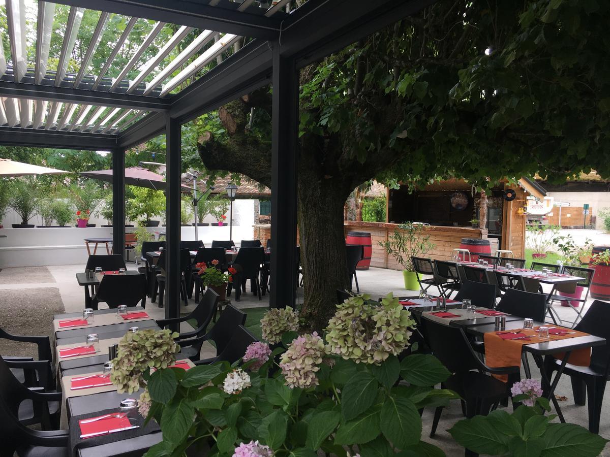Le Relais Des Vieilles Postes Hotel Les Avenières Exterior foto