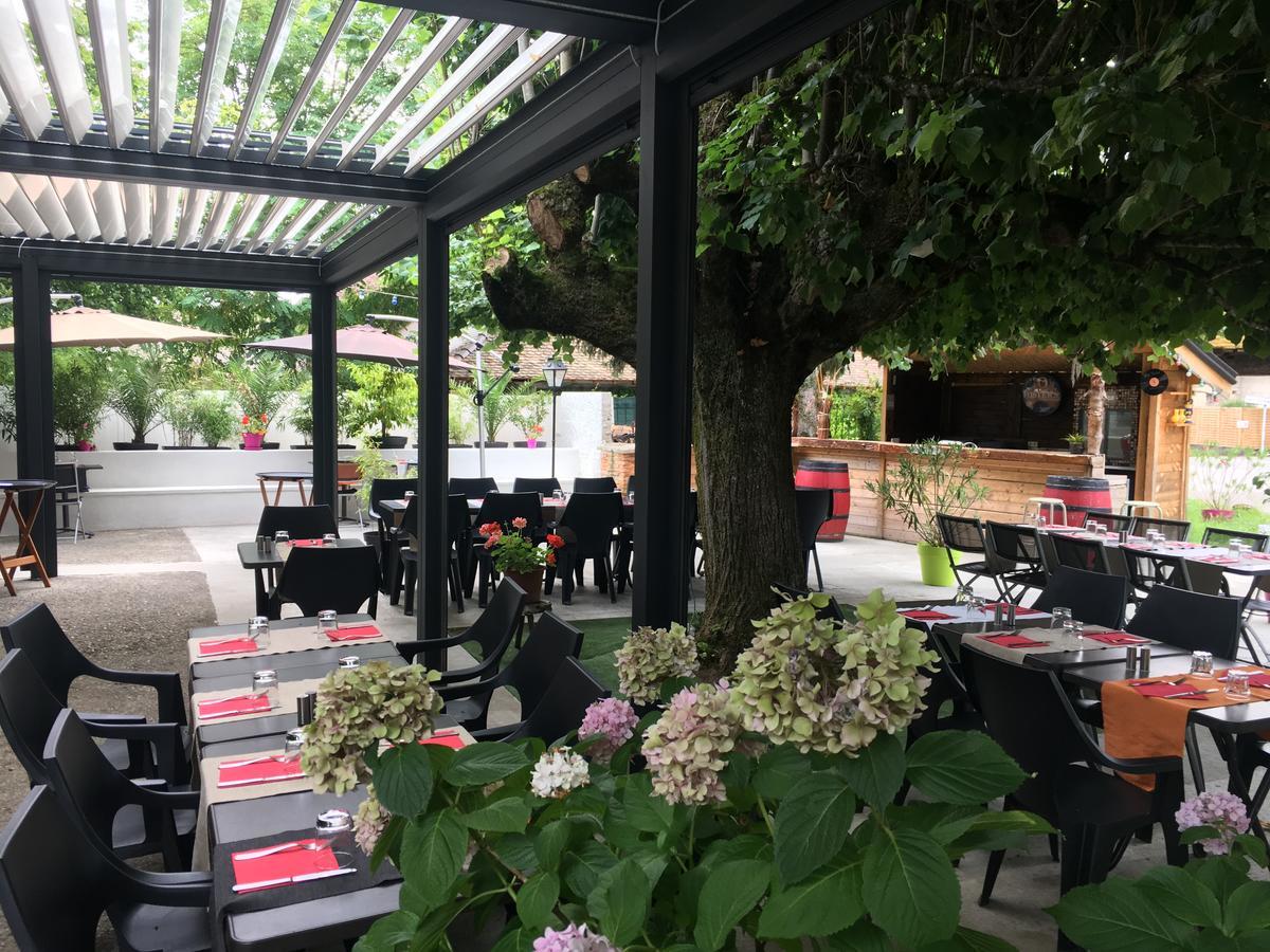 Le Relais Des Vieilles Postes Hotel Les Avenières Exterior foto