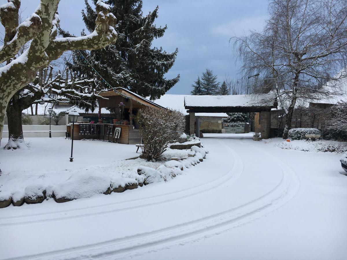 Le Relais Des Vieilles Postes Hotel Les Avenières Exterior foto
