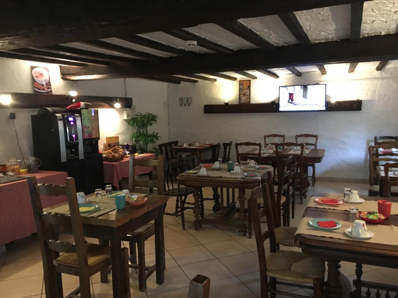 Le Relais Des Vieilles Postes Hotel Les Avenières Exterior foto