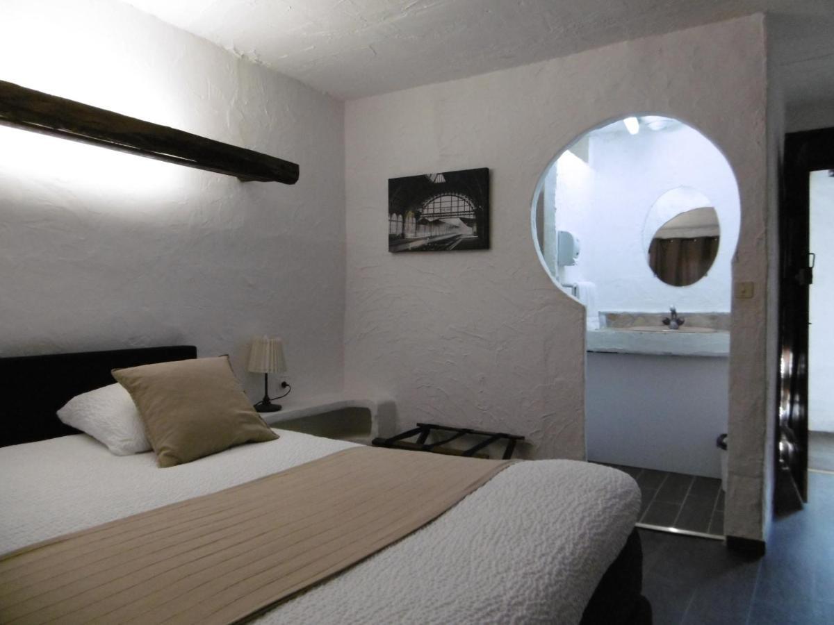 Le Relais Des Vieilles Postes Hotel Les Avenières Exterior foto